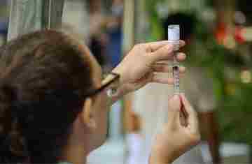  Vacinação nacional contra gripe começa no sábado 